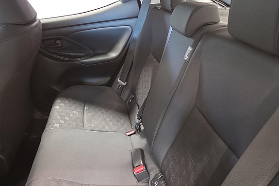 Toyota Yaris 14 of 19