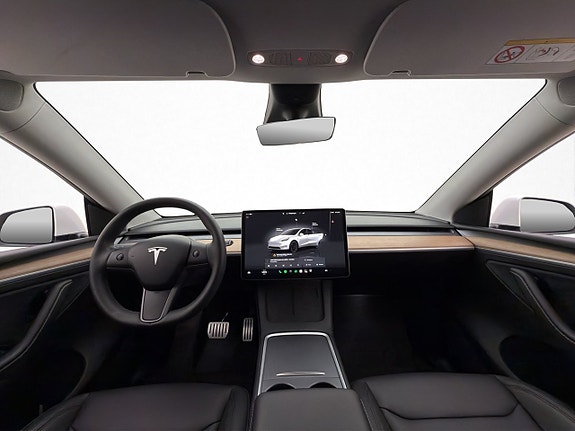 Tesla Model Y 13 of 30