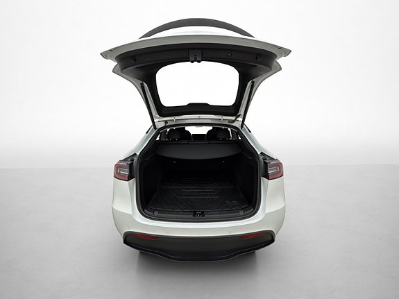 Tesla Model Y 11 of 30