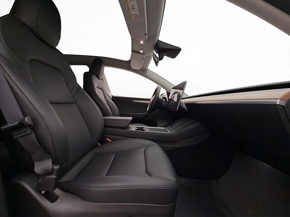 Tesla Model Y 15 of 30