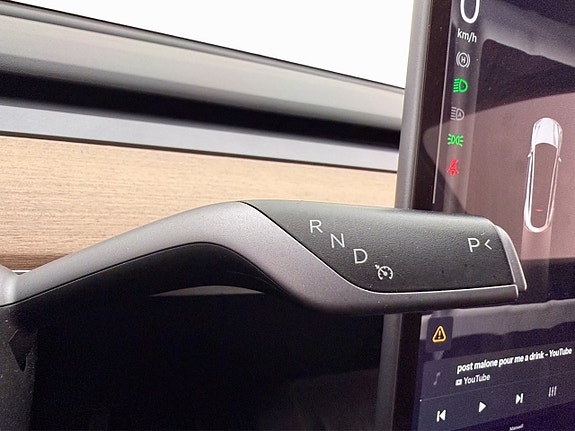 Tesla Model Y 19 of 30