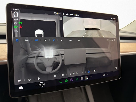 Tesla Model Y 23 of 30
