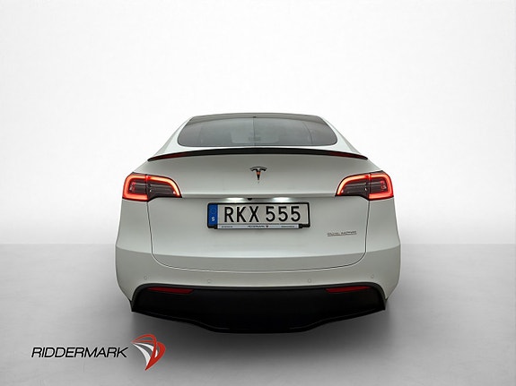 Tesla Model Y 8 of 30