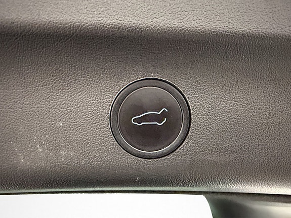Tesla Model Y 12 of 30