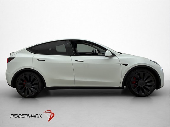 Tesla Model Y 10 of 30