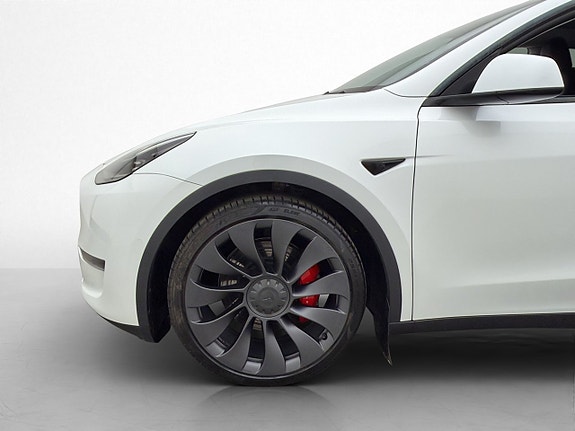 Tesla Model Y 29 of 30