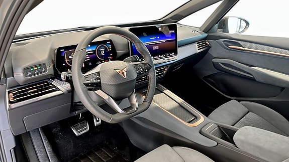 Cupra Born 7 of 13