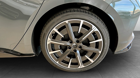 Cupra Born 6 of 13
