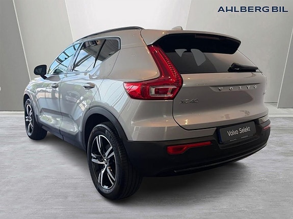 Volvo XC40 3 of 5