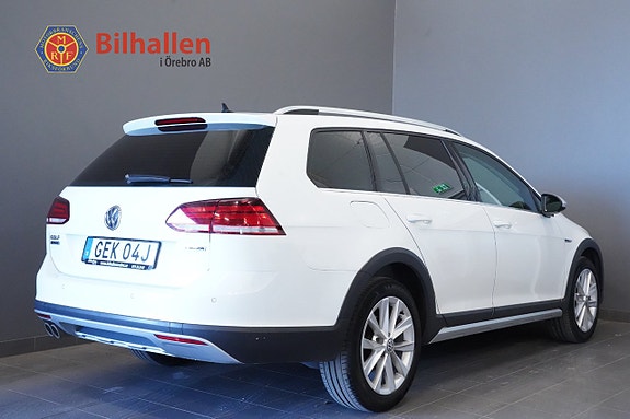 Volkswagen Golf Alltrack 2 of 12