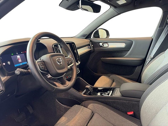 Volvo XC40 8 of 22