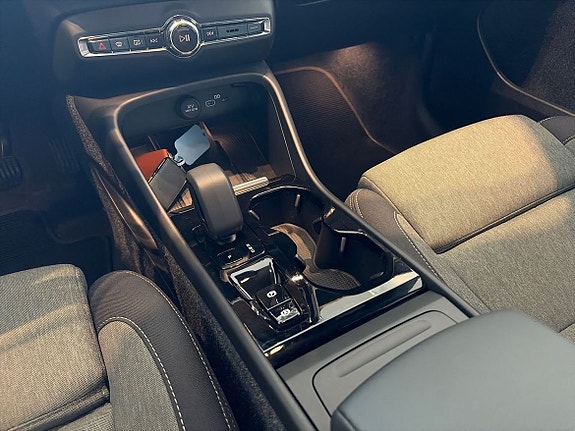Volvo XC40 14 of 22