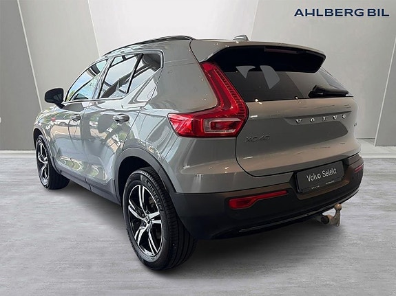 Volvo XC40 3 of 5