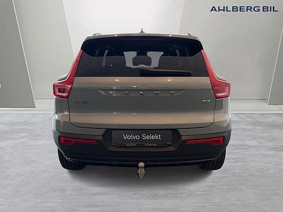 Volvo XC40 4 of 5