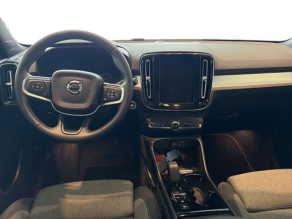 Volvo XC40 9 of 22