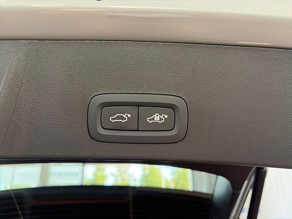 Volvo XC40 13 of 22