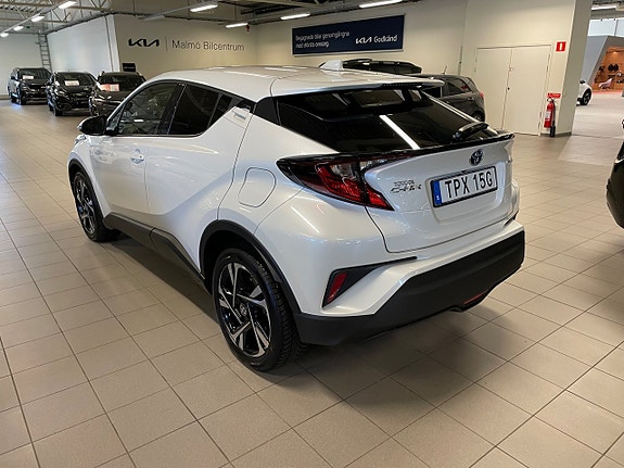 Toyota C-HR 2 of 6