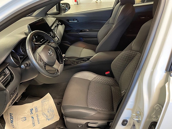 Toyota C-HR 5 of 6
