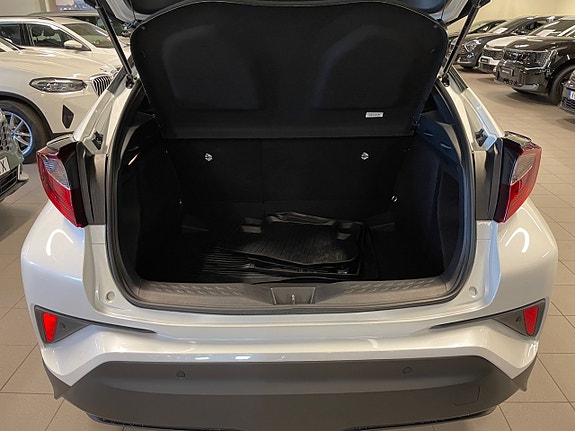 Toyota C-HR 3 of 6