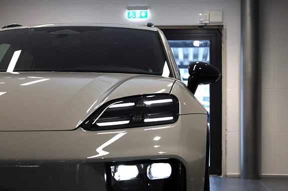 Porsche Macan GTS 3 of 5