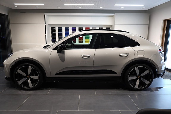 Porsche Macan GTS 4 of 5