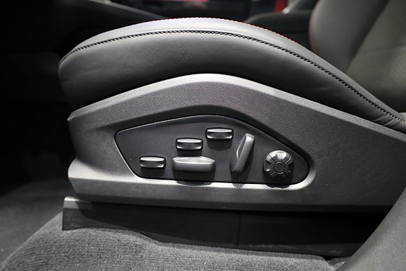 Porsche Macan GTS 12 of 25