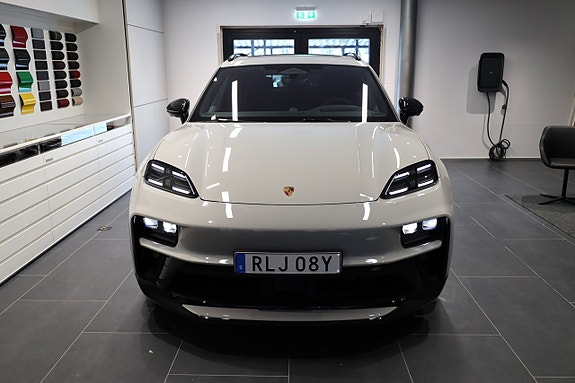 Porsche Macan GTS 2 of 5