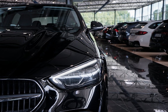 Mercedes-Benz C300 e 3 of 5