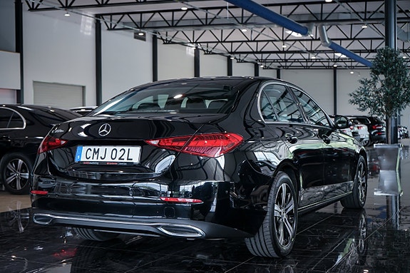 Mercedes-Benz C300 e 4 of 5