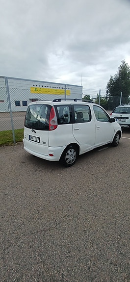 Toyota Yaris Verso 2 of 3