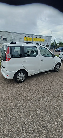 Toyota Yaris Verso 3 of 3