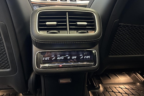 Mercedes-Benz GLS63 14 of 18