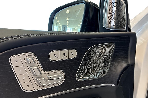 Mercedes-Benz GLS63 11 of 18