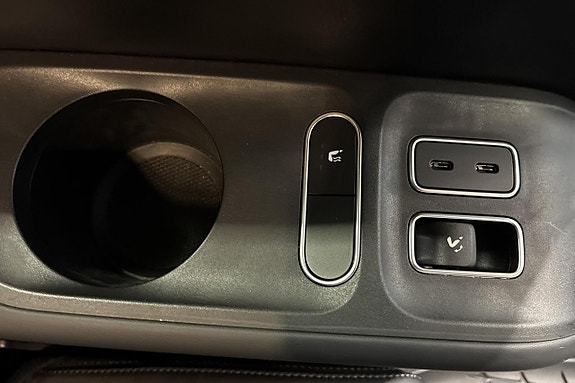 Mercedes-Benz GLS63 16 of 18