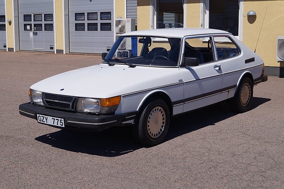 Saab 900 2 of 5