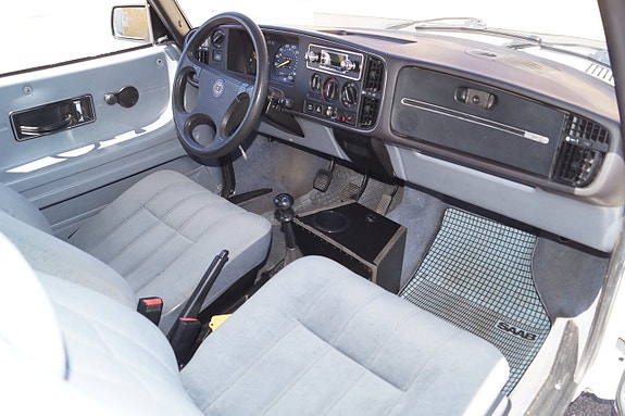 Saab 900 12 of 20