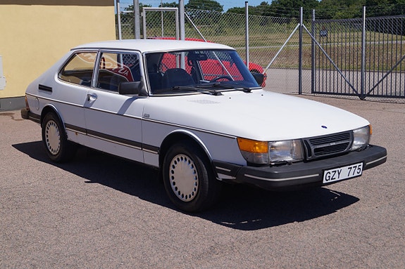 Saab 900 3 of 5
