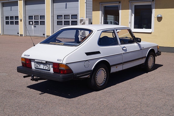 Saab 900 4 of 5