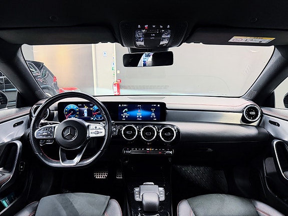 Mercedes-Benz CLA200 3 of 5