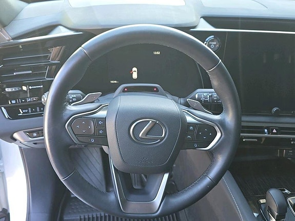 Lexus RX450h+ 9 of 13