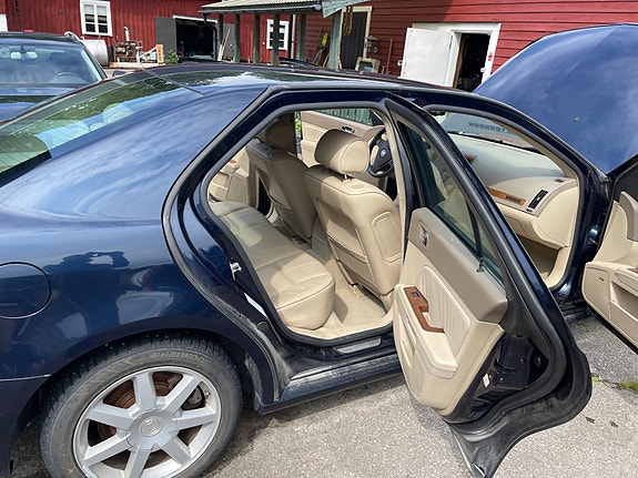 Cadillac STS 2 of 5