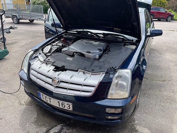 Cadillac STS 6 of 6