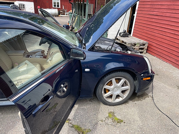 Cadillac STS 3 of 5