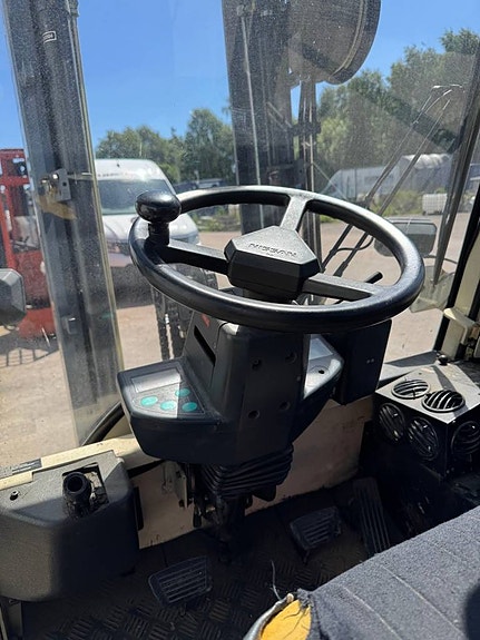 Nissan 2.0 ton eltruck med hytt 8 of 8