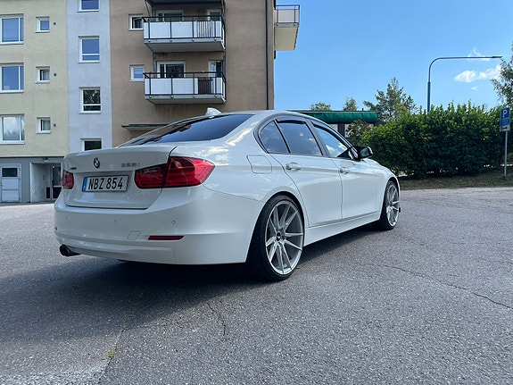BMW 328i 2 of 5
