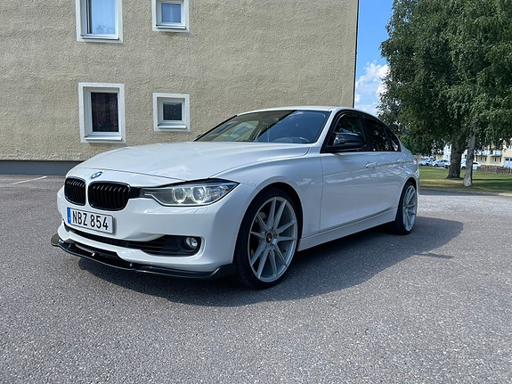 BMW 328i 4 of 5
