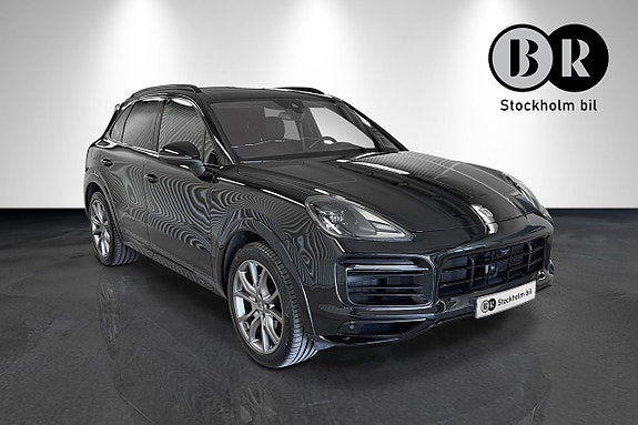 Porsche Cayenne 4 of 5