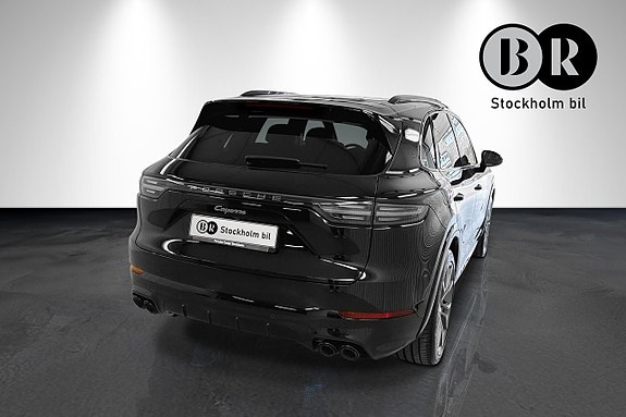 Porsche Cayenne 3 of 5