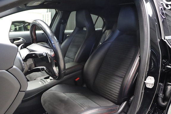 Mercedes-Benz GLA200 12 of 20
