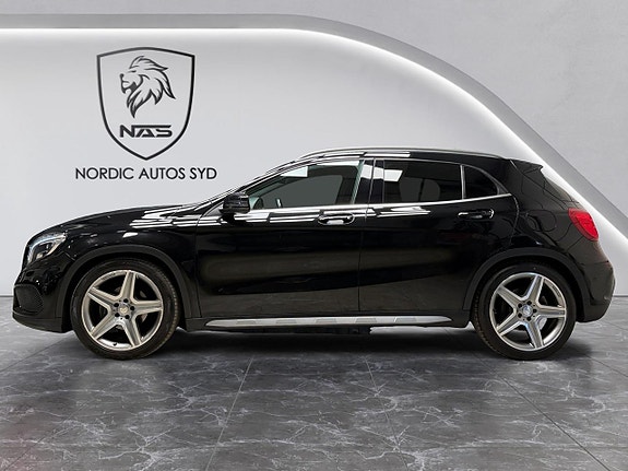 Mercedes-Benz GLA200 2 of 5